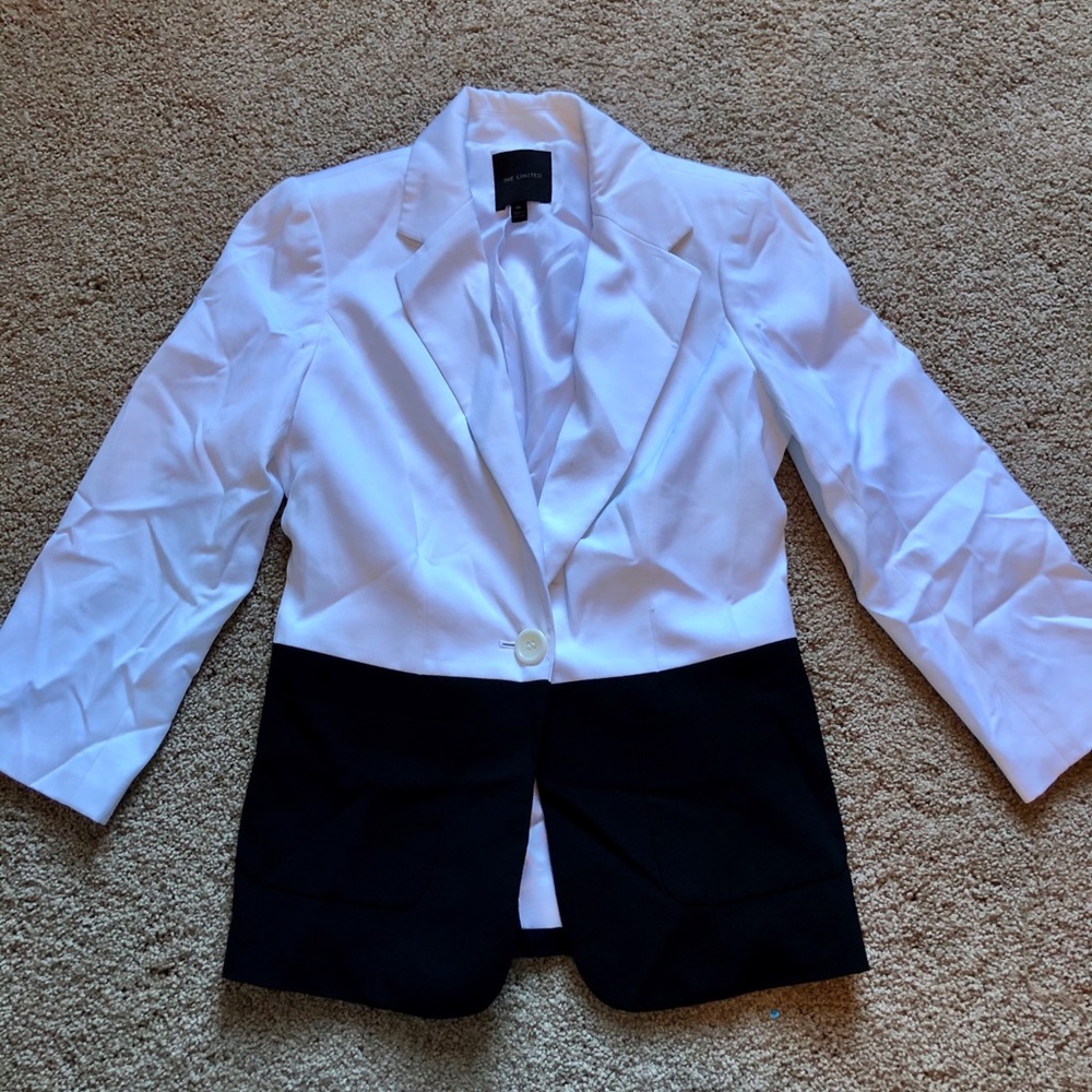 Black and white one button 3/4 sleeve blazer